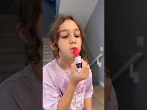 Funny lipstick 💄 prank on Mom 🤣😂🤣#shorts